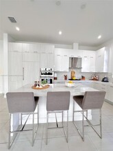 8286 NW 51st Terrace in Doral, FL - Building Photo - Building Photo