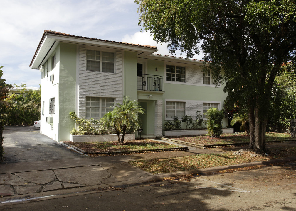 30 Phoenetia Ave in Coral Gables, FL - Foto de edificio