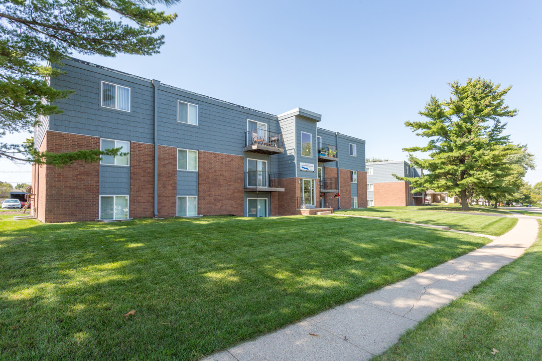 Lake Shore Place in Ankeny, IA - Foto de edificio