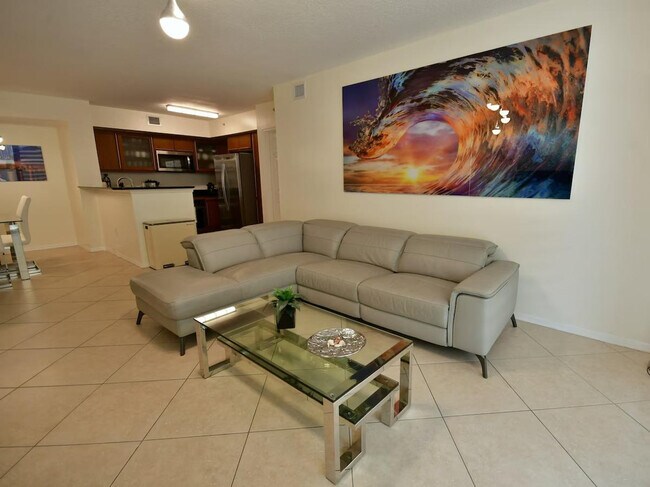 2017 S Ocean Dr in Hallandale Beach, FL - Building Photo - Building Photo