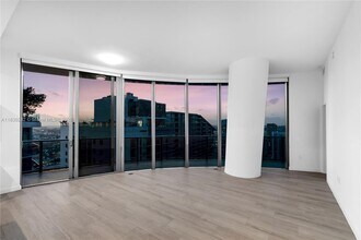 45 SW 9th St, Unit 4708 in Miami, FL - Building Photo - Building Photo