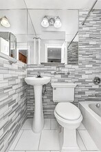 380 E 10th St, Unit 2B in New York, NY - Building Photo - Building Photo