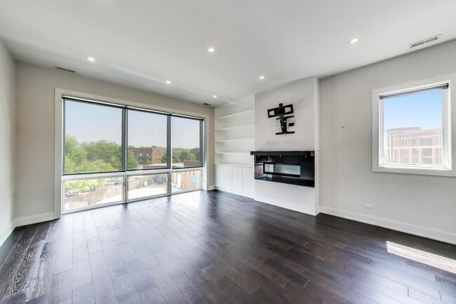 3224 N Elston Ave in Chicago, IL - Building Photo - Building Photo