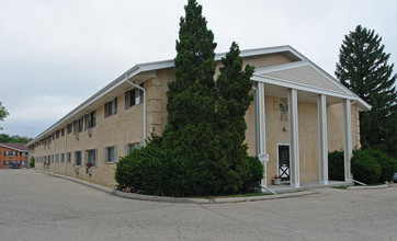 Presidential Court Apartments in Racine, WI - Building Photo - Building Photo