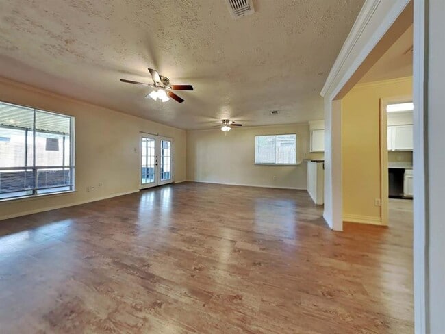 8315 Little River Rd in Houston, TX - Building Photo - Building Photo