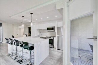 851 Homer St in Vancouver, BC - Building Photo - Building Photo