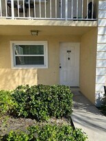 104 Palm Beach Trace Dr, Unit 104 in Royal Palm Beach, FL - Building Photo