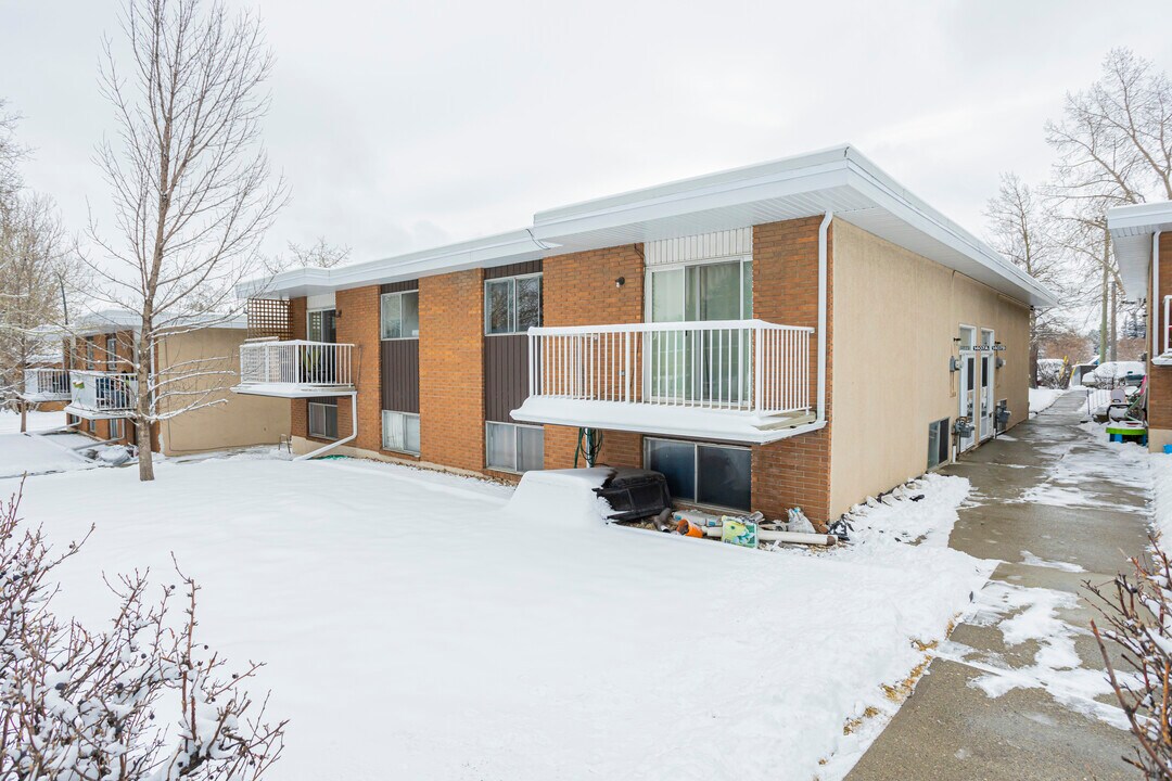 1407A Nutana Pl NW in Calgary, AB - Building Photo