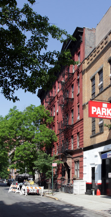 103 Charles St in New York, NY - Building Photo