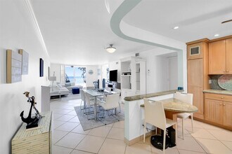 1051 Hillsboro Mile in Hillsboro Beach, FL - Building Photo - Building Photo