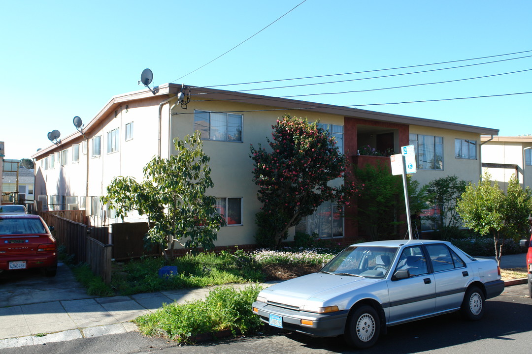 1810 Berkeley Way in Berkeley, CA - Building Photo