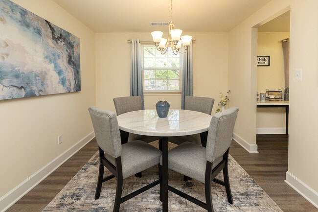 Colony Hill Apartments & Townhomes