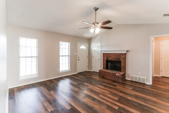 10326 Curtis Dr in Olive Branch, MS - Foto de edificio - Building Photo