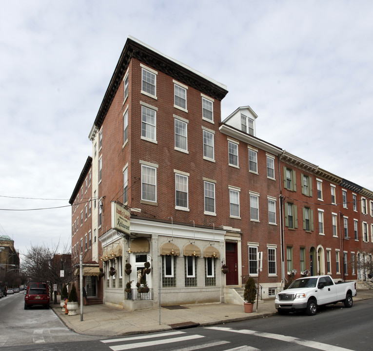 760-762 S 10th St in Philadelphia, PA - Building Photo