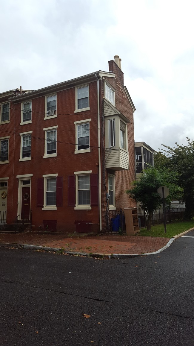 14 W Union St in Burlington, NJ - Building Photo - Building Photo