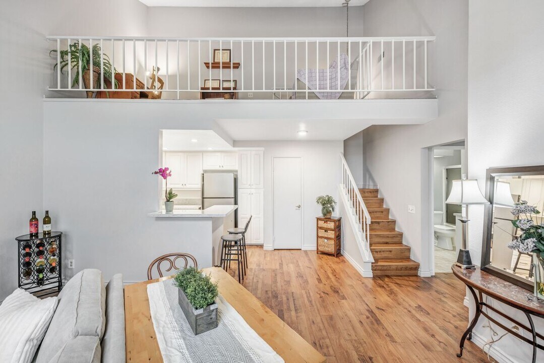 114 Costero Aisle in Irvine, CA - Building Photo