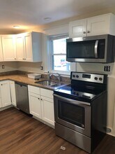 64 Rogers Rd in Kittery, ME - Building Photo - Building Photo