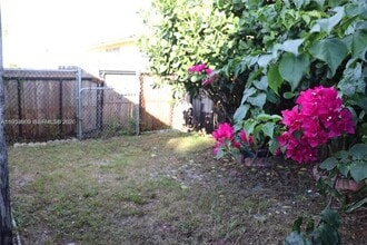 5743 Lincoln St in Hollywood, FL - Building Photo - Building Photo