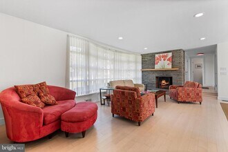 418 School Ln in Wayne, PA - Building Photo - Building Photo