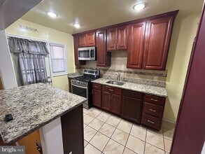 7908 Wallace Rd, Unit 42CD-42CD-2D in Dundalk, MD - Foto de edificio - Building Photo