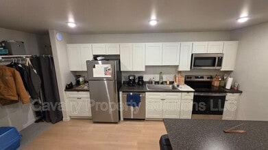 1221 Commonwealth Ave in Duluth, MN - Building Photo - Building Photo