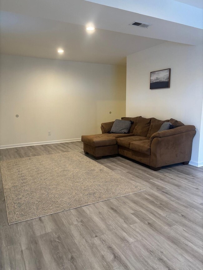 19917 Knollcross Dr, Unit Luxury basement apartment in Germantown, MD - Foto de edificio - Building Photo