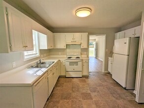 129 Lonesome Wind Way in Zebulon, NC - Building Photo - Building Photo