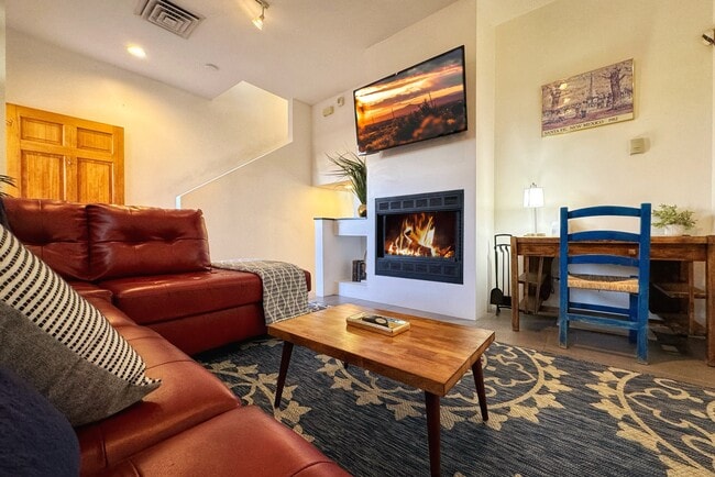 621 W Alameda St in Santa Fe, NM - Foto de edificio - Building Photo
