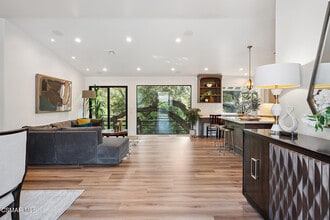 17 Sherwood Dr in Westlake Village, CA - Building Photo - Building Photo