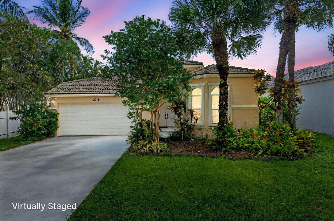 2018 Reston Cir in Royal Palm Beach, FL - Building Photo