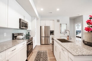 Broadstone EADO in Houston, TX - Building Photo