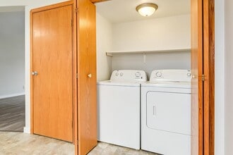 Kelloway Crescent Townhomes in Red Deer, AB - Building Photo - Building Photo