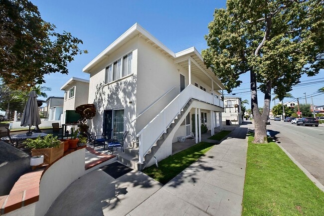 75 Glendora Ave in Long Beach, CA - Building Photo - Building Photo