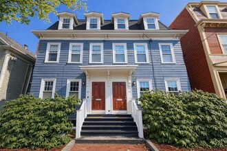 20 Watson St, Unit 1 in Cambridge, MA - Foto de edificio - Building Photo