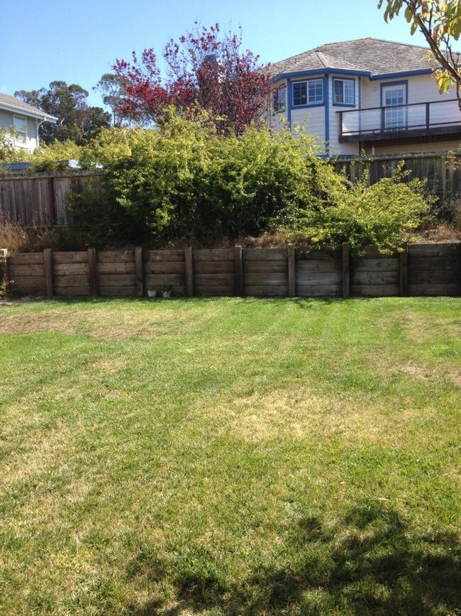 633 Silver Ave in Half Moon Bay, CA - Building Photo - Building Photo
