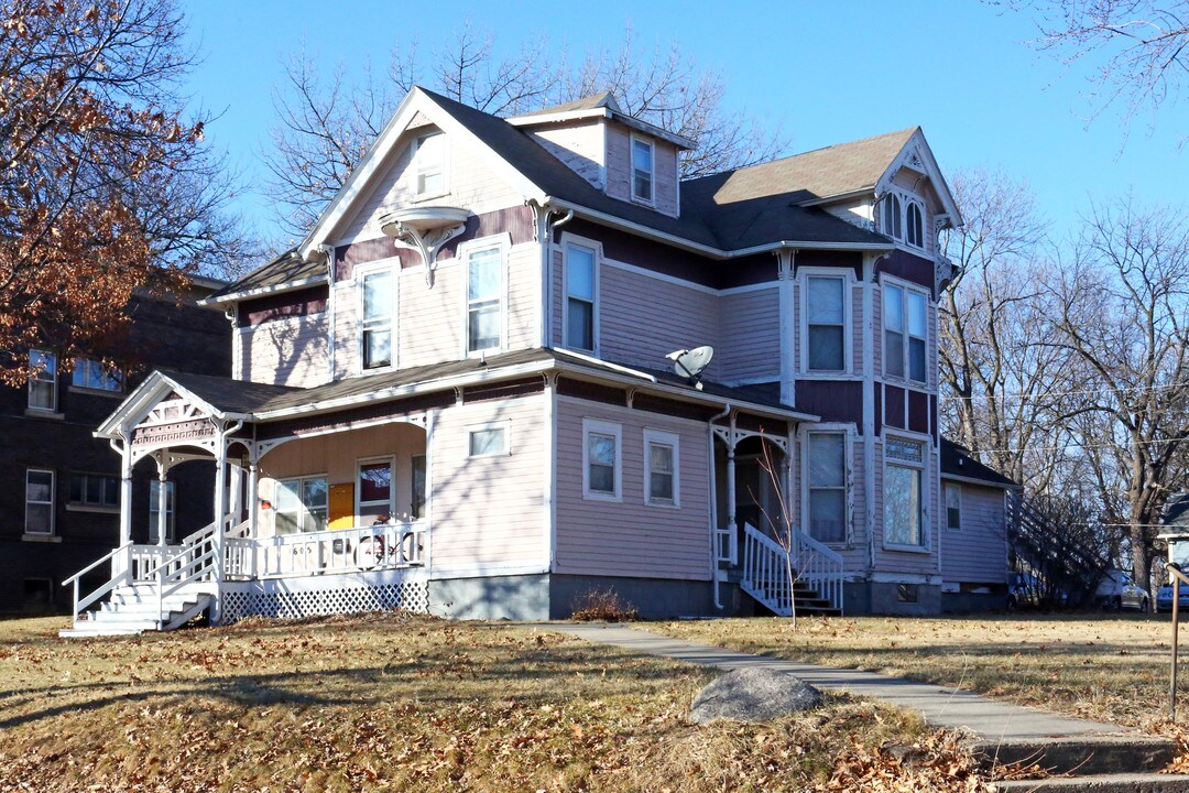 1605 Center St in Des Moines, IA - Foto de edificio