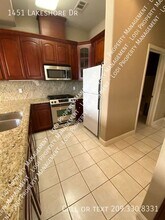 1451 Lakeshore Dr in Lodi, CA - Building Photo - Building Photo