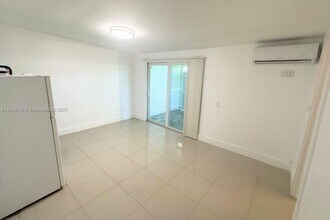 7930 SW 36th Terrace in Miami, FL - Building Photo - Building Photo