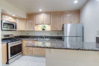 277 S Church Ln in Los Angeles, CA - Building Photo - Building Photo