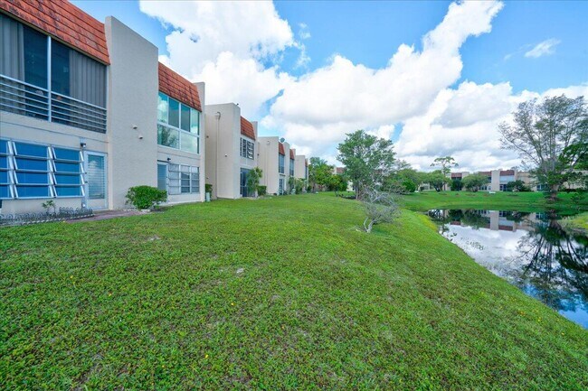 2901 Fiore Way in Delray Beach, FL - Building Photo - Building Photo