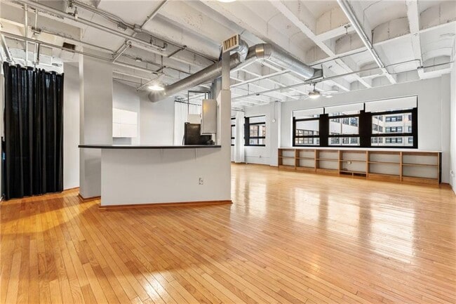 property at 878 Peachtree St NE