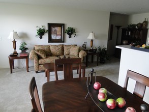 Stoneridge Apartment Homes in Kearney, NE - Building Photo - Interior Photo