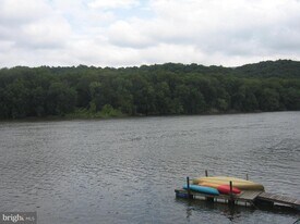165 Natalie Ln in Harpers Ferry, WV - Building Photo