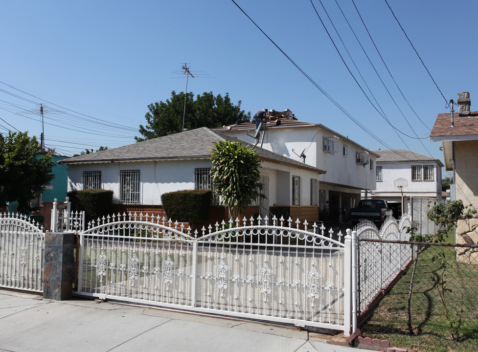 6819 Orchard Ave in Bell, CA - Foto de edificio