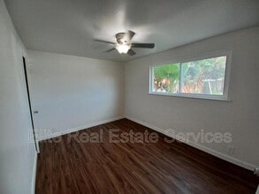 239 Cottonwood Rd in San Diego, CA - Building Photo - Building Photo