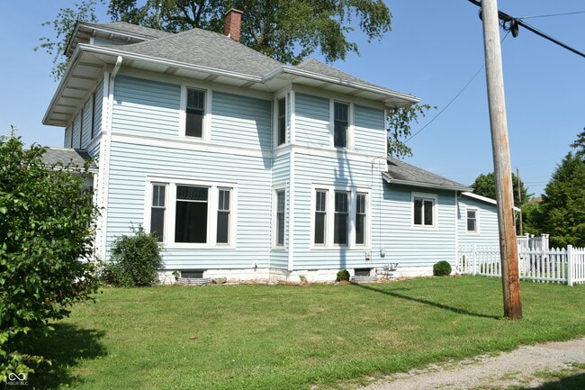 205 W 3rd St in Sheridan, IN - Building Photo - Building Photo