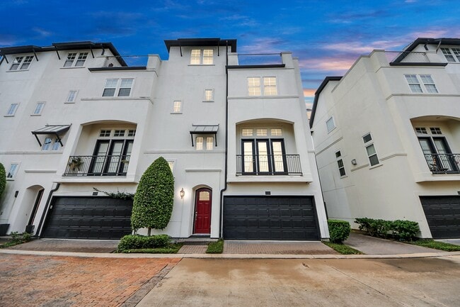 8926 Lakeshore Bend Dr