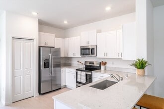 5026 Capri Hbr Dr in Wimauma, FL - Building Photo - Building Photo