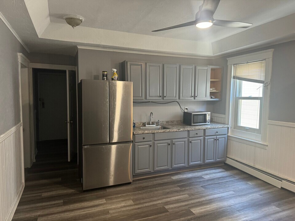 17 Hampden St, Unit 2 in Worcester, MA - Building Photo