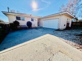 2600 Apollo Way in Reno, NV - Building Photo